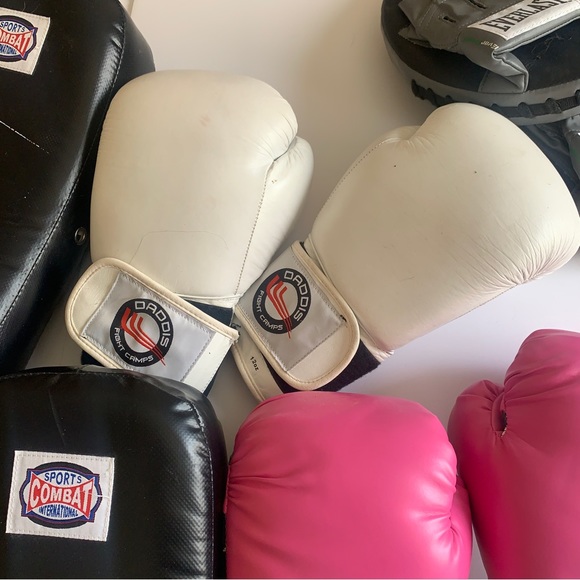 Couples Boxing Set - Gloves & Pads - Picture 4 of 6